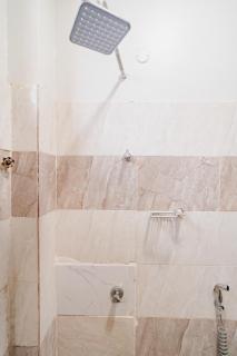 SeyniKe 3BR Family Apartment, Nyali, AC, Fast WiFi & Parking - 8