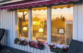 2 Bedroom Cozy Home In Uppgränna - 1