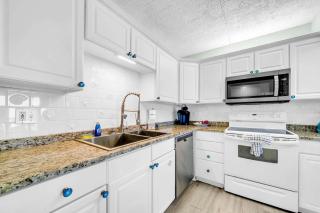 Gulf Front Condo w Pool Tennis Courts & more - 2