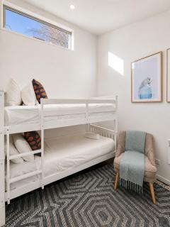 Central Alpine Retreat Hallenstein St - 6