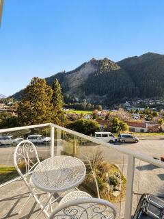 Central Alpine Retreat Hallenstein St - 3