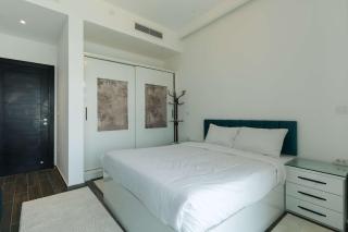 20th Floor 2-Bedroom Panoramic Lagoon View - 5