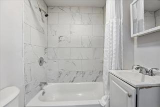 Newly Renovated 3BR with Den Sleeps 8 Near NYC - 4