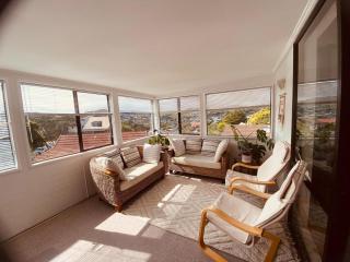 4 Bed rooms Fully furnished, Spacious Living Area - 0