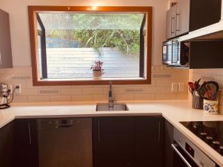4 Bed rooms Fully furnished, Spacious Living Area - 6