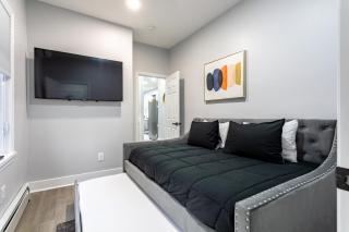 Modern Escape 3BR Apt with Parking - 1
