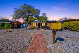 Bright Desert Retreat Pet Friendly - 8