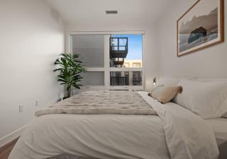 Downtown SLC 2BR Pool Sauna Parking - 3