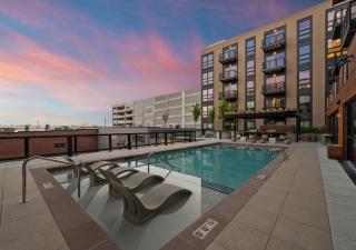 Downtown SLC 2BR Pool Sauna Parking - 0