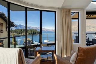 Lakefront Luxury - 8