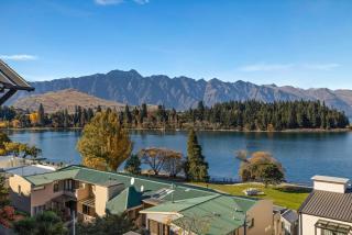 Lakefront Luxury - 6