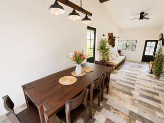 Casa Bonita with Private Pool 80 m from the Beach - 4