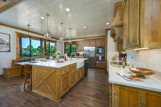 Lakeview Lodge - Pool - Spa - Sleeps 30 - Broken Bow - 3
