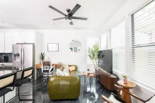 Gated 2BR Modern Austin Home Near DT EV Plug - 8