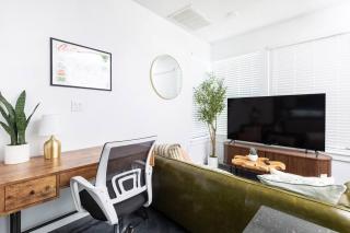 Gated 2BR Modern Austin Home Near DT EV Plug - 6