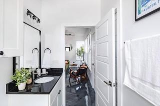 Gated 2BR Modern Austin Home Near DT EV Plug - 4