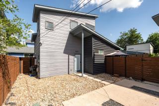 Gated 2BR Modern Austin Home Near DT EV Plug - 3