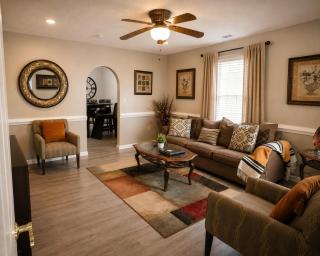 Cozy, Contemporary Haven Near Historic Downtown - 3