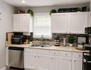 Cozy, Contemporary Haven Near Historic Downtown - 1