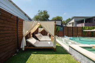2 Homes on 1 Property Pool Sleeps 18 Near DT - 8
