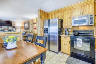 Charming cabin with fireplace & great deck - near golf trails ski resor & town - 9