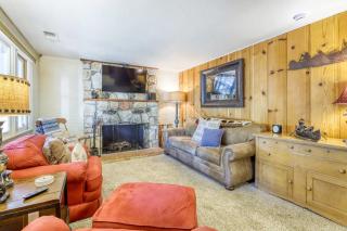 Charming cabin with fireplace & great deck - near golf trails ski resor & town - 2