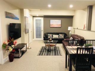 SPACIOUS OASIS-2 BEDROOM SUITE W PRIVATE ENTRANCE - 0