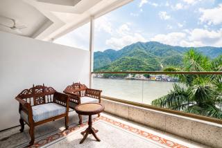 MadhvM By the Ganges - Rishikesh - 7