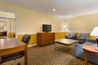 Country Inn & Suites by Radisson, Mishawaka - South Bend - 5