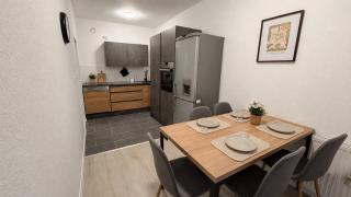Apartment für Berufstätige mit 5 Einzelbetten, Smart TV, Küche, WIFI, Balkon, WaMa - 7