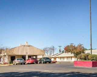Rodeway Inn & Suites Brookhaven - 3