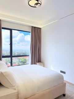 Luxury 2 Bed Apartment-Gym Pool and Rooftop View - 4