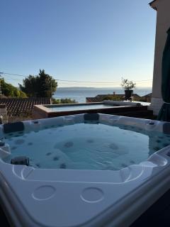 Petite maison type cabanon avec accès piscine et jacuzzi chauffés - Istres - 1
