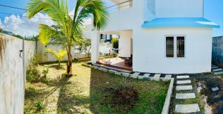 Tropical Garden Villa with AC, WiFi, Family Games, Mauritius - 0