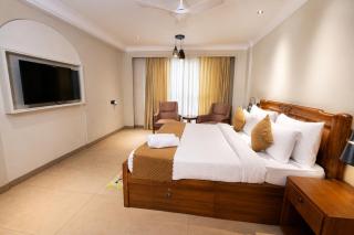 ALOHA On The Ganges 1BHK Garden & Parking Facing 221 - 3