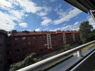 Modern and centrally located apartment with 2 bedrooms and a garage space with EV charger - 1