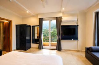 ALOHA On The Ganges 2BHK Ganga Facing 424 - 3