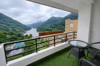 ALOHA On The Ganges 2BHK Ganga Facing 424 - 2