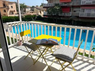 Escápate al Sol Apartamento con Piscina y Playa Cercana - 1