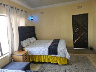 G Chester Guest House - 2