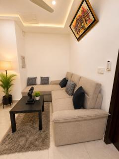 PARK HOUSE APARTMENTS -Gulberg III -AES Hosting - 4