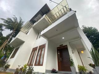 Kandy White Homestay - 9
