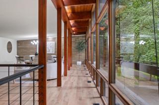 Mid-Century Estate, Sleeps 10, 2 Fireplaces - 2