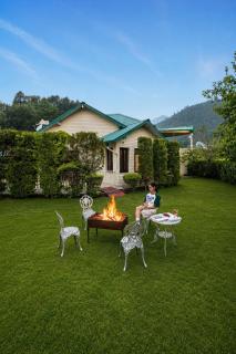 ELIVAAS Signature Karinya Villas Fern Scenic Hill View Villa With Sit Out , Shared Gazebo and Garden - 9
