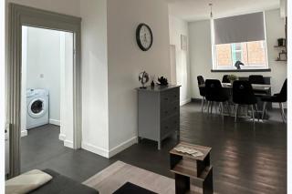 Sleeps8-FamilyFriendly-4Bed-CentralSheffield - 6