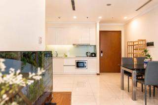 Vinhome Central Park 2 bedroom apartment - 1