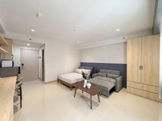 Stylish Condo with Balcony behind SM City Iloilo - 1