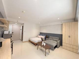 Stylish Condo with Balcony behind SM City Iloilo - 4