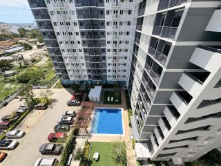 Stylish Condo with Balcony behind SM City Iloilo - 7