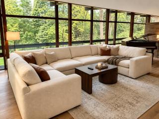 Mid-Century Estate, Sleeps 10, 2 Fireplaces - 7